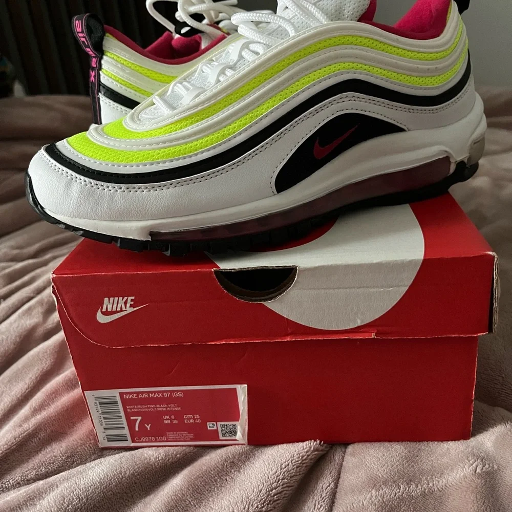 Never worn - Picture 2 of 3